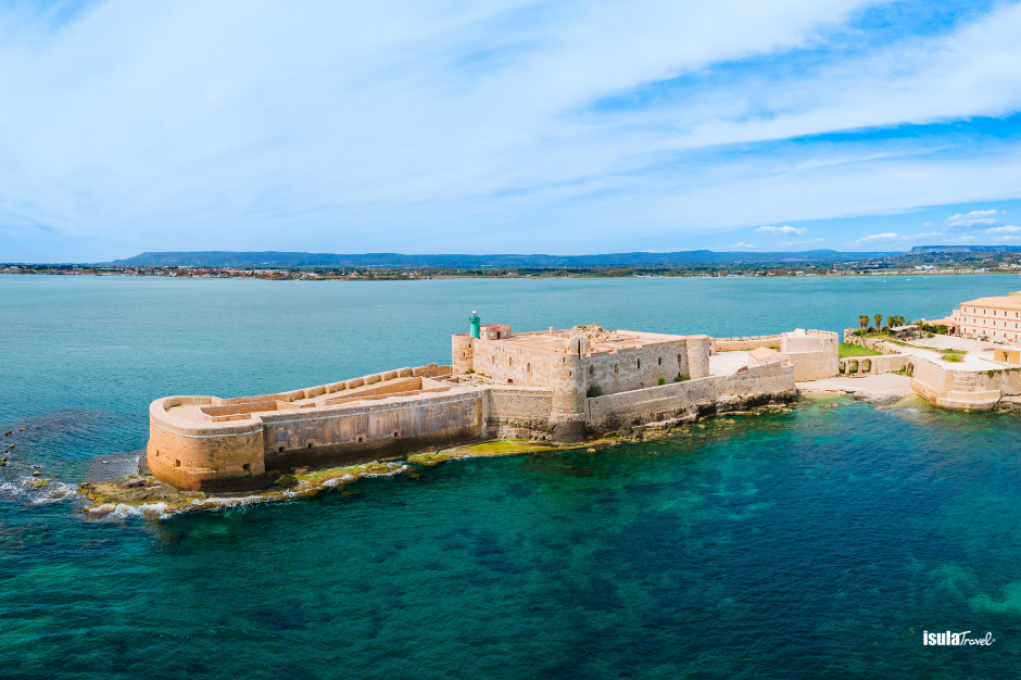IsulaTravel top 20 places to see castello maniace syracuse