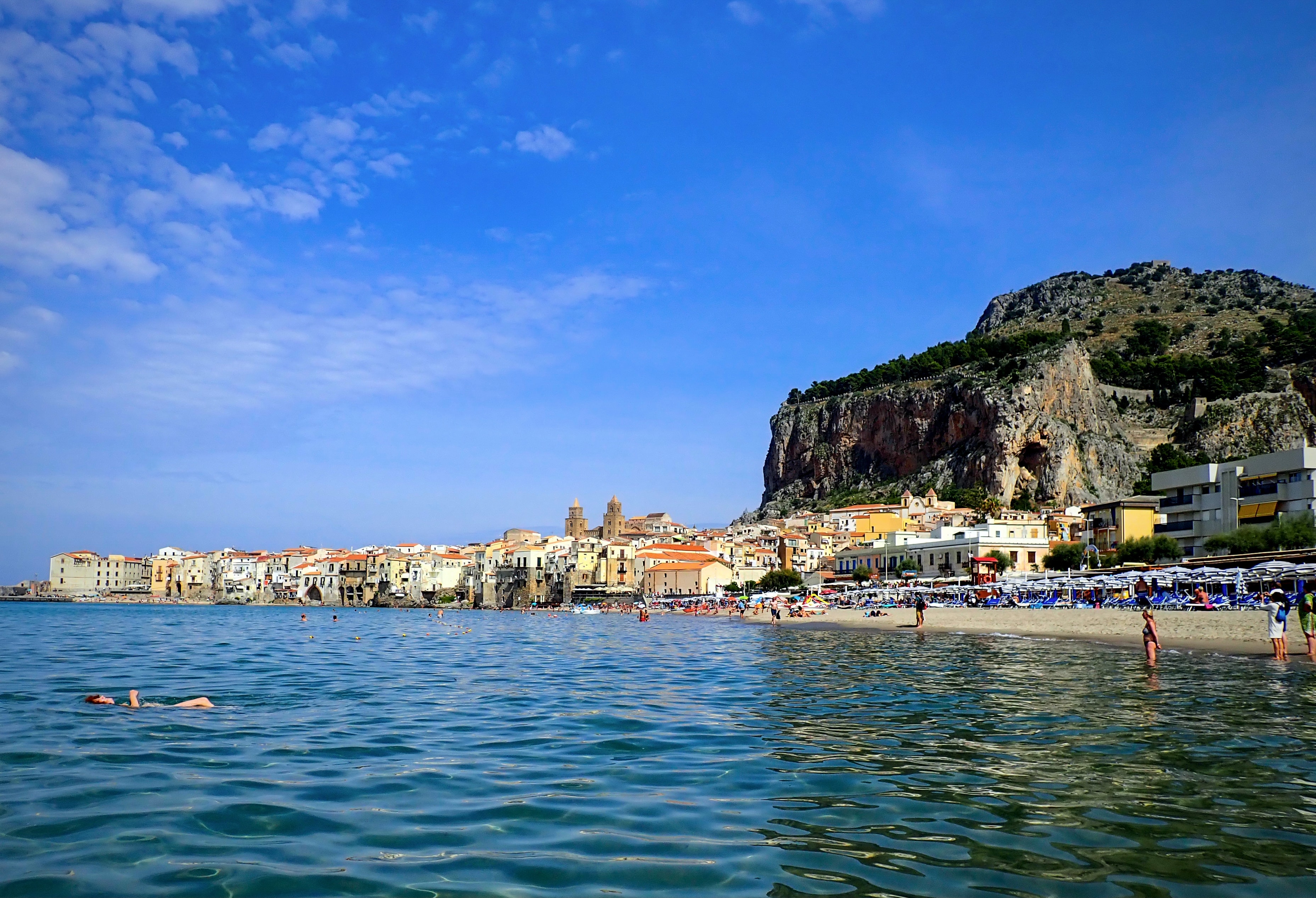 the white lotus beache cefalù