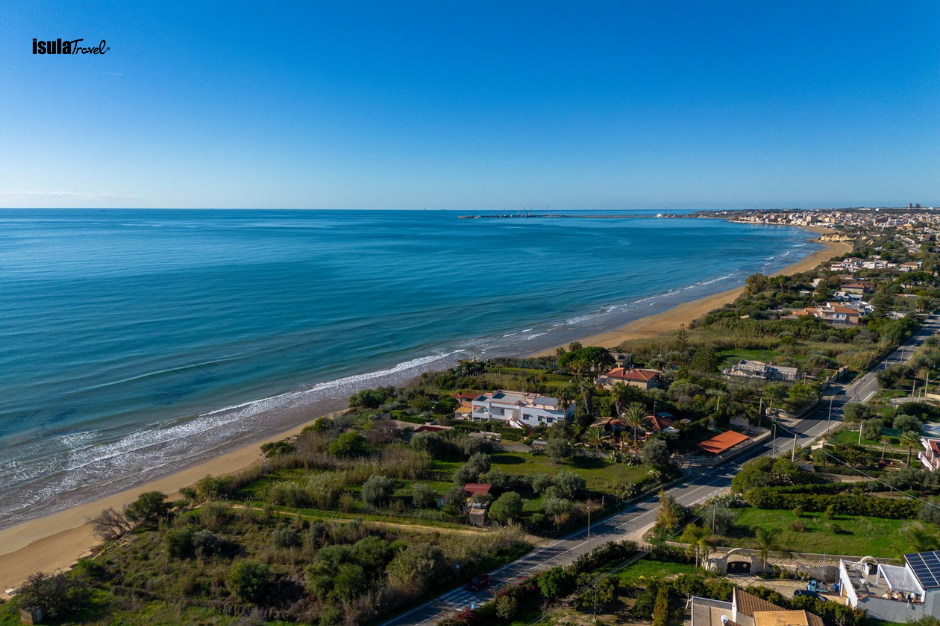 IsulaTravel seaside holiday villas in Sicily villa rental