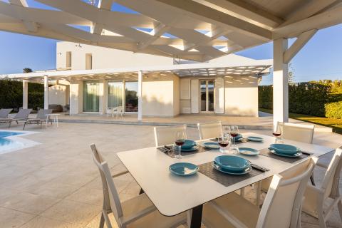 Villa White